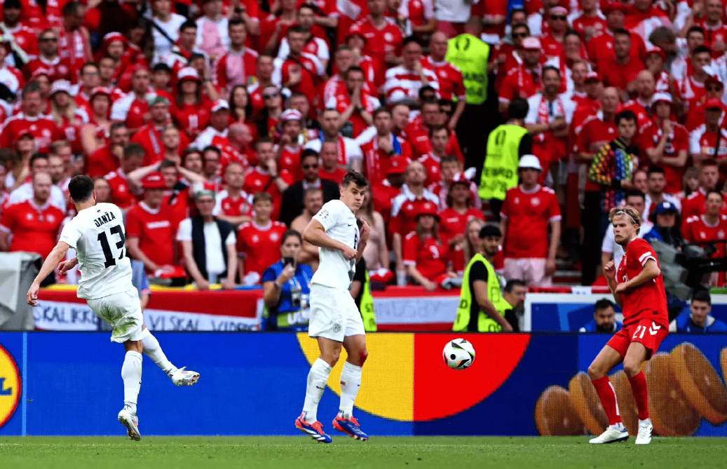 姆巴佩官方宣布败北新规,塞尔维亚队引发争议!观众掌声雷动 姆巴佩官方宣布败北新规,塞尔维亚队引发争议!观众掌声雷动