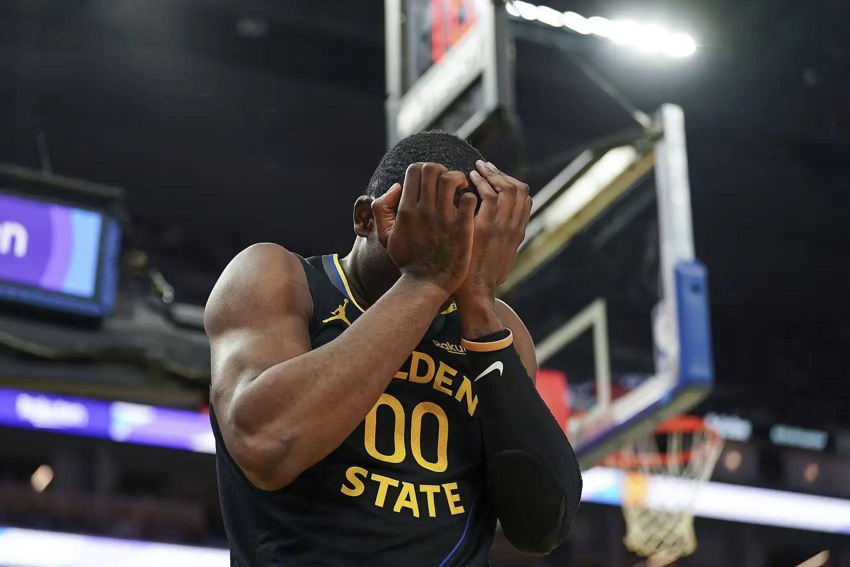 里程碑夜!克里夫兰骑士绝杀压哨,全明星赛集结日刷纪录,管理层满意,年轻球员得到机会的简单介绍 里程碑夜!克里夫兰骑士绝杀压哨,全明星赛集结日刷纪录,管理层满意,年轻球员得到机会的简单介绍