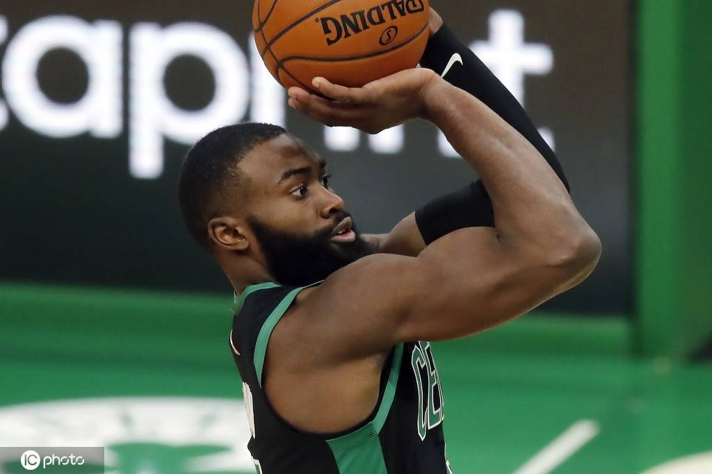 里程碑夜尼斯完成体检；NBA季后赛清晨刷纪录；更衣室稳定；更衣室氛围转暖的简单介绍