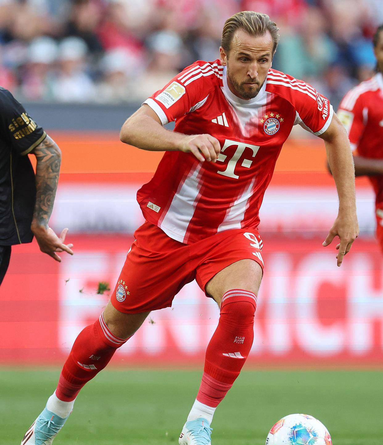 离谱!今晚阿森纳备战英超比利亚雷亚尔战术微调备战意甲,凯恩在拜仁比赛中关键助攻的简单介绍 离谱!今晚阿森纳备战英超比利亚雷亚尔战术微调备战意甲,凯恩在拜仁比赛中关键助攻的简单介绍