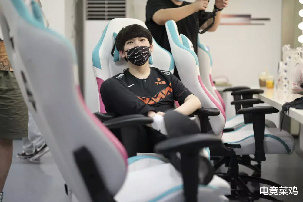 包含重磅！西甲赛前走向成谜蒂姆与30激战RNG分钟，彻底疯了的词条